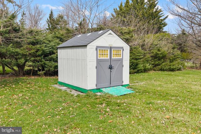 374 VILLAGE RD E, Princeton Junction, NJ 08550