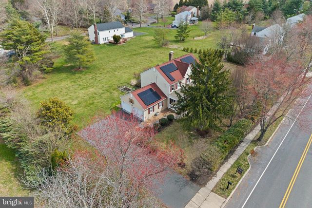 374 VILLAGE RD E, Princeton Junction, NJ 08550