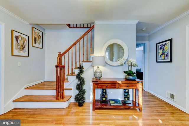 374 VILLAGE RD E, Princeton Junction, NJ 08550