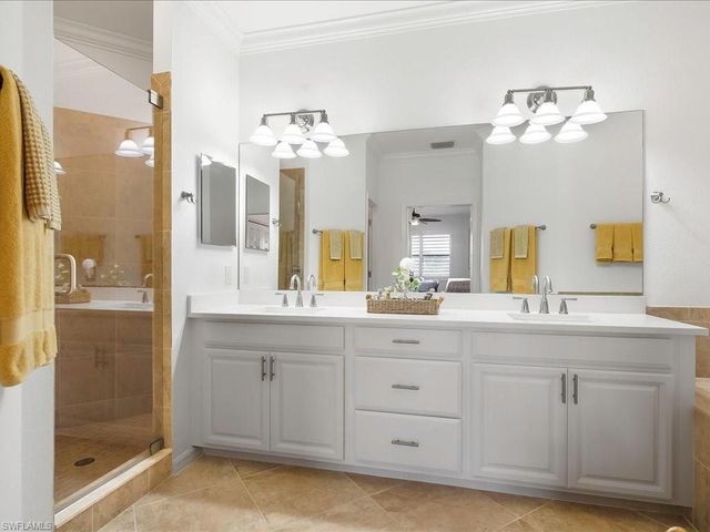 9476 Napoli LN 202, Naples, FL 34113