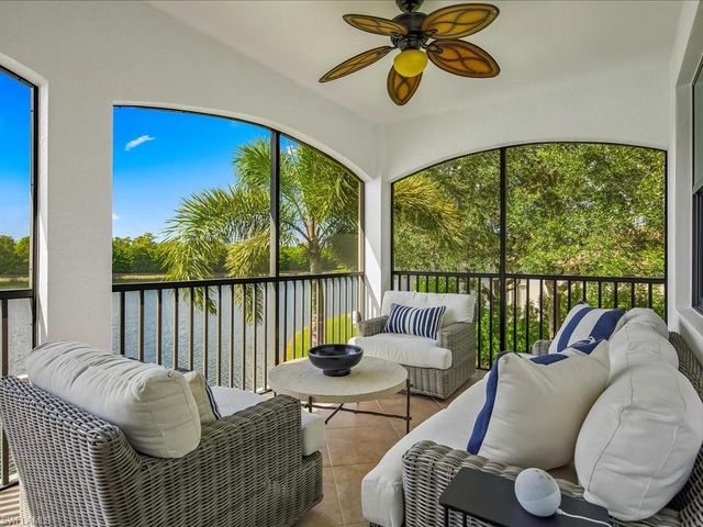 9476 Napoli LN 202, Naples, FL 34113