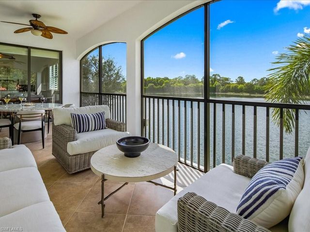 9476 Napoli LN 202, Naples, FL 34113