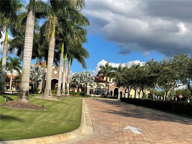 9476 Napoli LN 202, Naples, FL 34113