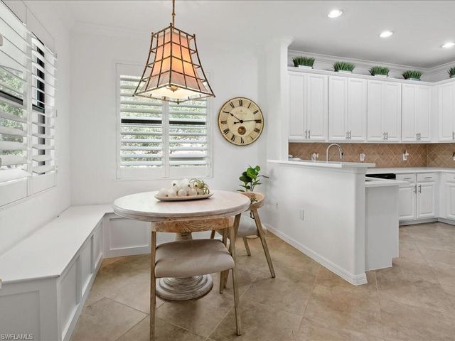 9476 Napoli LN 202, Naples, FL 34113