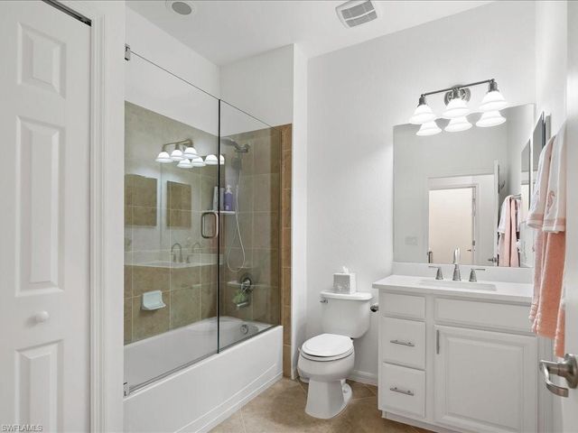 9476 Napoli LN 202, Naples, FL 34113