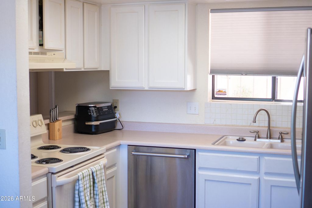 2918 W CHRISTY Drive, Phoenix, AZ 85029