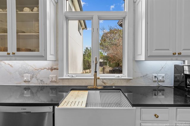 10924 Reyes Canyons, Helotes, TX 78023