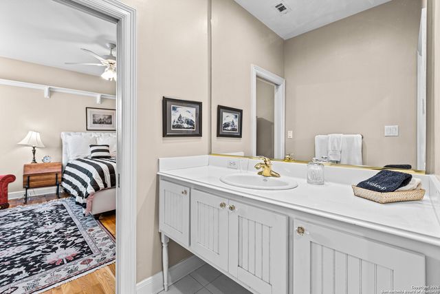 10924 Reyes Canyons, Helotes, TX 78023