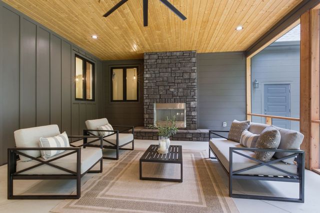 1002 Waller Rd, Brentwood, TN 37027