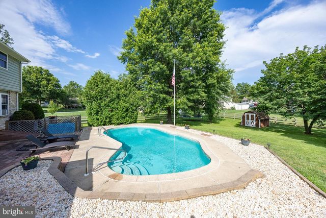 52 ONYX LN, Gilbertsville, PA 19525