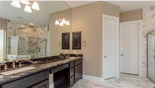 5602 King Plains Creek Ln, Sugar Land, TX 77479