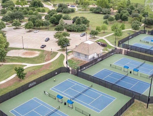 5602 King Plains Creek Ln, Sugar Land, TX 77479