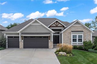 11570 S Montclaire Drive, Olathe, KS 66061