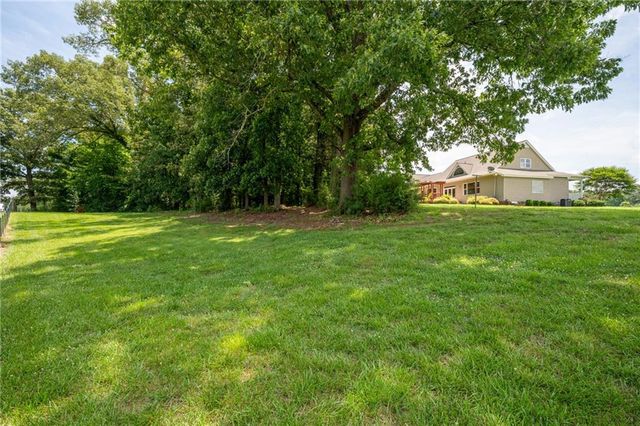 150 School House Road NE, Calhoun, GA 30701