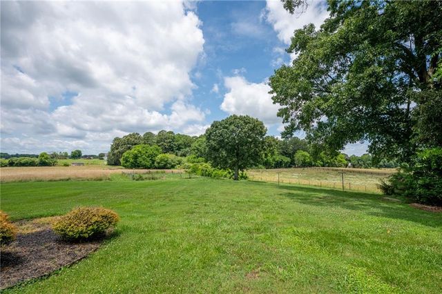 150 School House Road NE, Calhoun, GA 30701