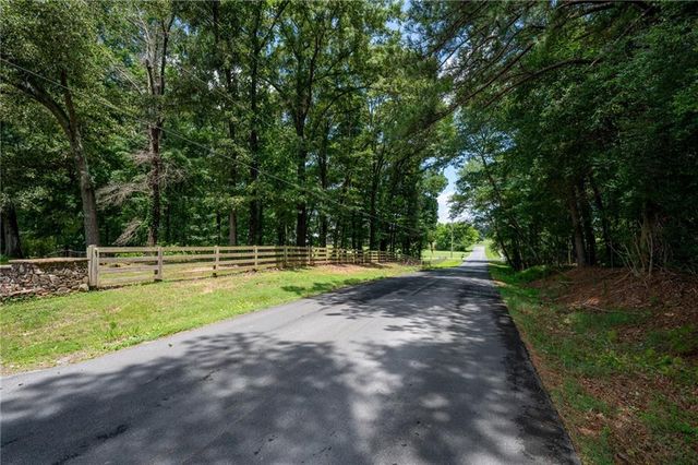 150 School House Road NE, Calhoun, GA 30701
