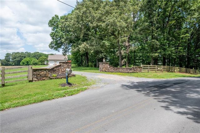 150 School House Road NE, Calhoun, GA 30701