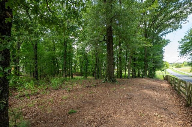 150 School House Road NE, Calhoun, GA 30701