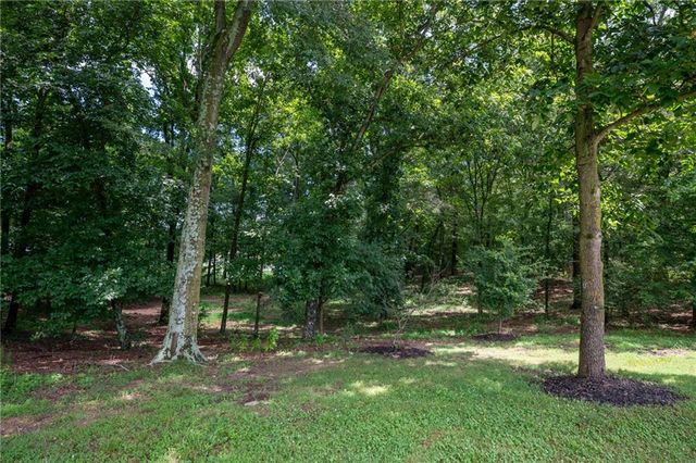 150 School House Road NE, Calhoun, GA 30701