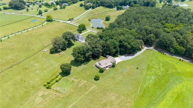 150 School House Road NE, Calhoun, GA 30701