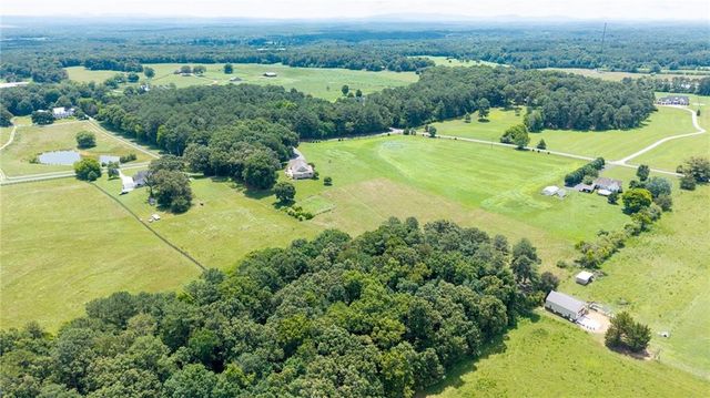 150 School House Road NE, Calhoun, GA 30701