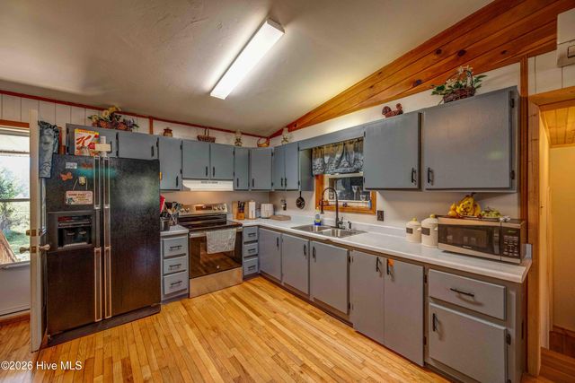 94 W Memorial Drive, Andrews, NC 28901