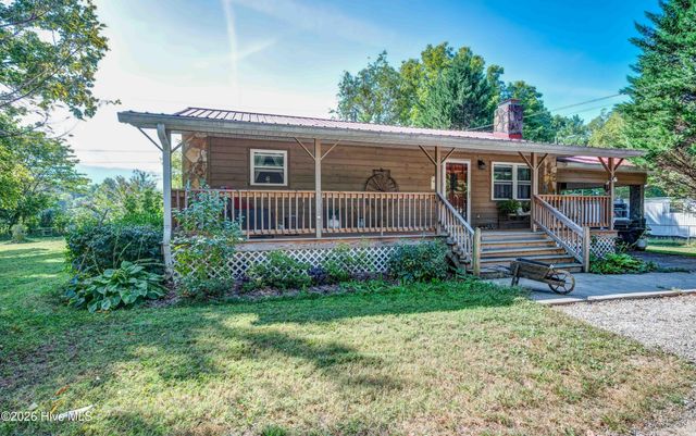 94 W Memorial Drive, Andrews, NC 28901