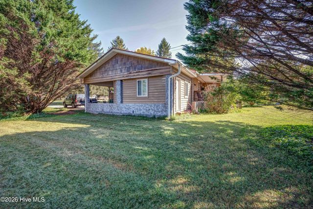 94 W Memorial Drive, Andrews, NC 28901