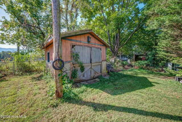 94 W Memorial Drive, Andrews, NC 28901