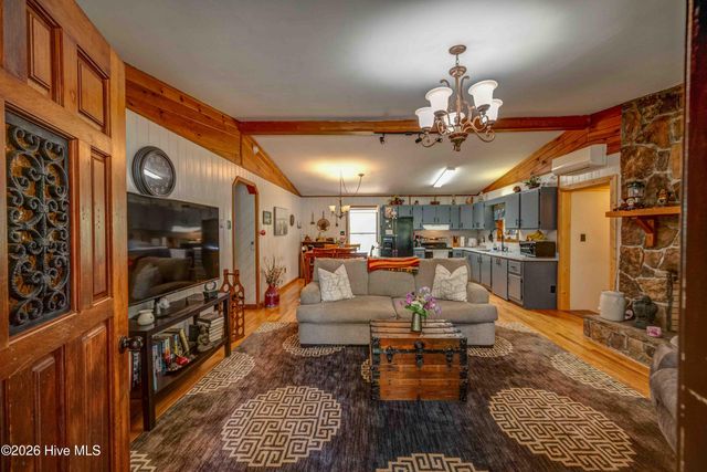 94 W Memorial Drive, Andrews, NC 28901