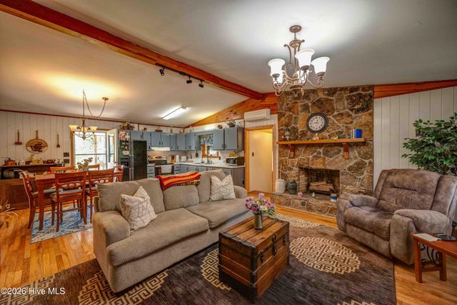 94 W Memorial Drive, Andrews, NC 28901