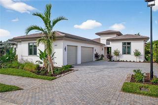 2051 Cambridge Park DR, Naples, FL 34109