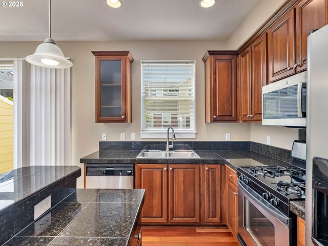 830 Nw COUNCIL Dr, Gresham, OR 97030