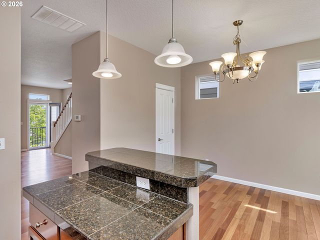 830 Nw COUNCIL Dr, Gresham, OR 97030