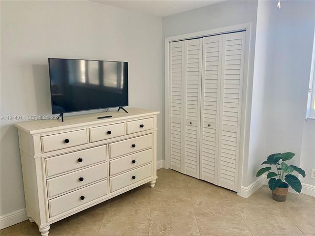 125 Ocean Ave 202, Palm Beach Shores, FL 33404