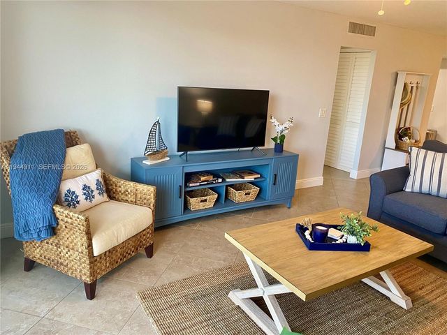 125 Ocean Ave 202, Palm Beach Shores, FL 33404