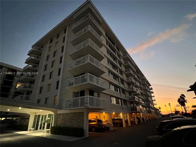 125 Ocean Ave 202, Palm Beach Shores, FL 33404