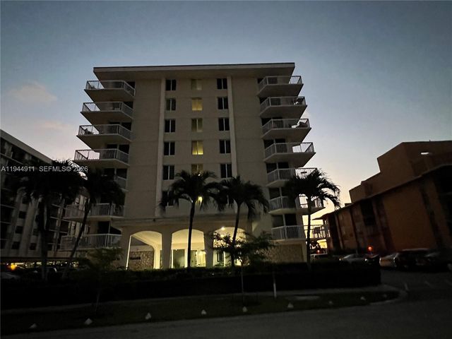 125 Ocean Ave 202, Palm Beach Shores, FL 33404