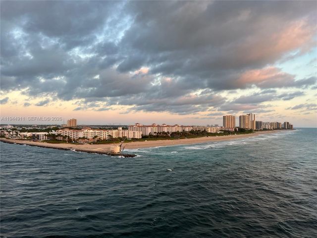 125 Ocean Ave 202, Palm Beach Shores, FL 33404