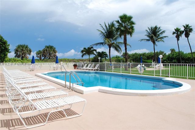 125 Ocean Ave 202, Palm Beach Shores, FL 33404