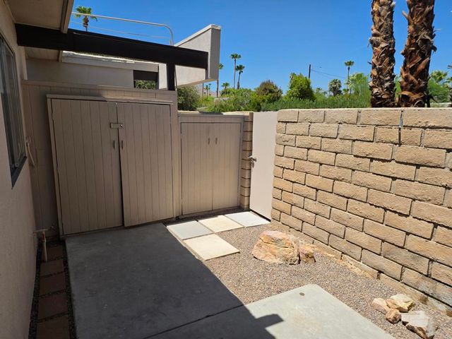 735 E Louise Drive, Palm Springs, CA 92262