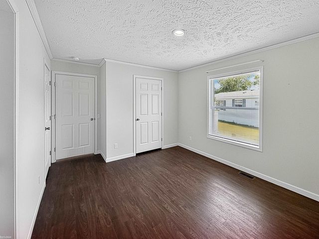 16228 Notre Dame Street, Clinton Township, MI 48038