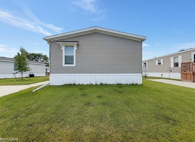 16228 Notre Dame Street, Clinton Township, MI 48038
