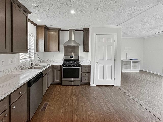 16228 Notre Dame Street, Clinton Township, MI 48038