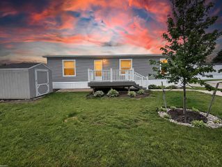 16228 Notre Dame Street, Clinton Township, MI 48038