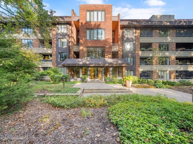 1401 Burr Oak Road 202B, Hinsdale, IL 60521