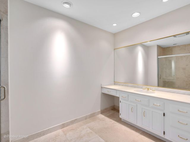 1401 Burr Oak Road 202B, Hinsdale, IL 60521