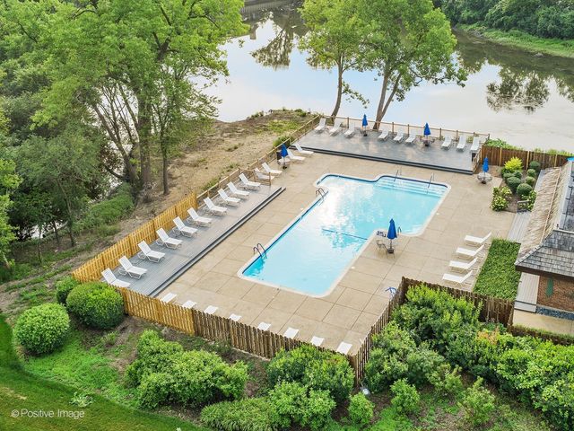 1401 Burr Oak Road 202B, Hinsdale, IL 60521