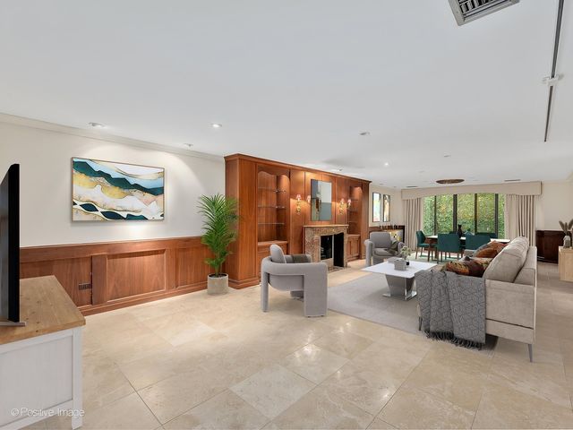 1401 Burr Oak Road 202B, Hinsdale, IL 60521