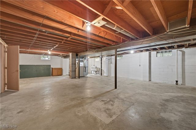 11 Hillside Drive, Girard, OH 44420